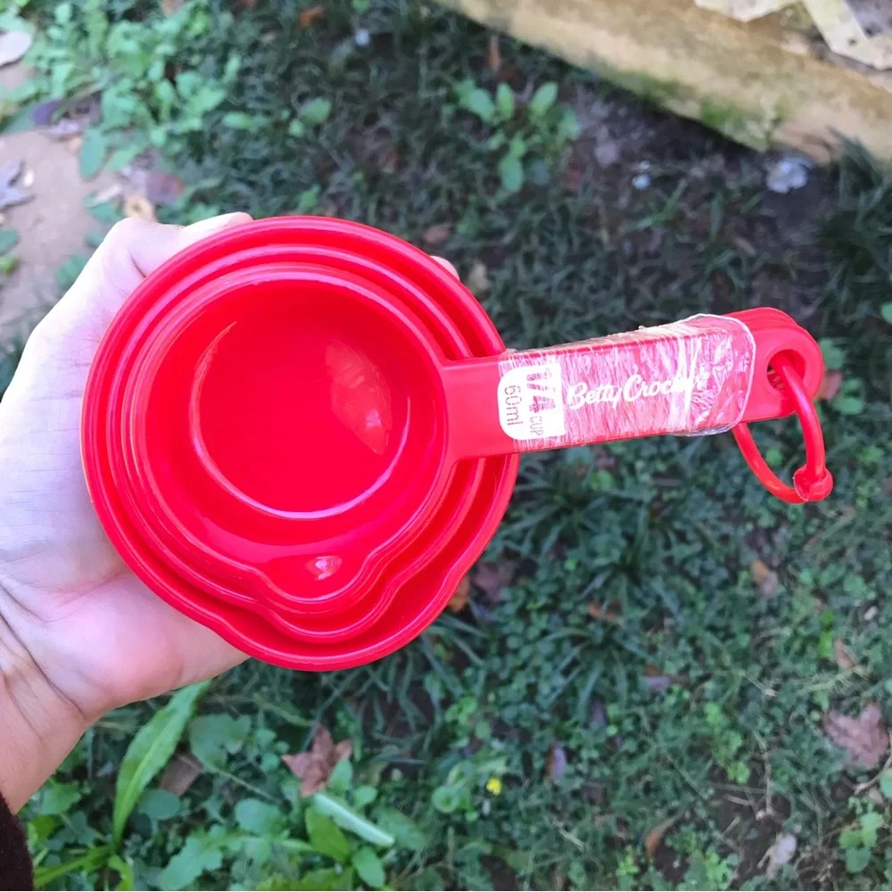 Betty Crocker measuring cups